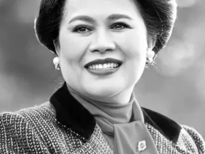 Светлая память Королева Сирикит